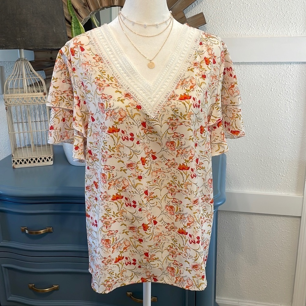 Women’s Floral Shirt Size L